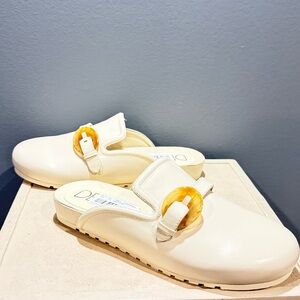 Deltan The Brynn Ivory Leather Slip On Shoes Tortoise Buckle Mules Sz 8 NWT